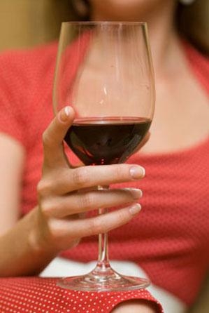 Recurrencia del cáncer de mamas aumenta en un 30% si la paciente bebe alcohol 