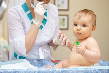 Expertos recomiendan precaución con antibióticos infantiles