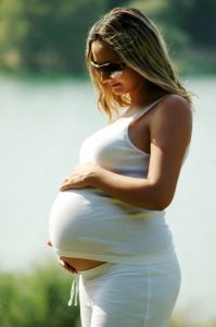 Nuevos tratamientos permiten que mujeres que sufren de cáncer puedan tener hijos